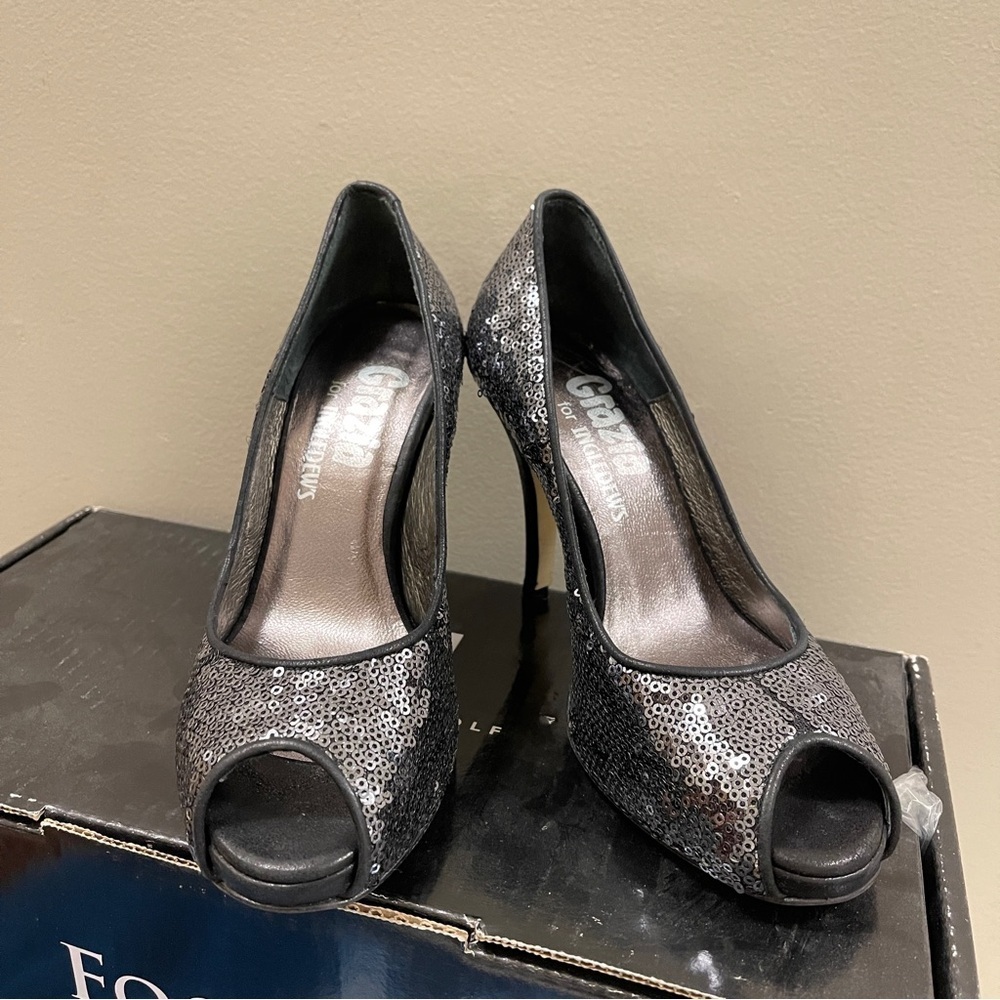 Grazia for Ingledews Glam Sequin Peep Toe Heels Black – Size 6